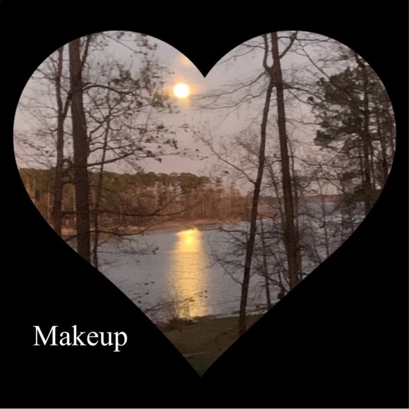 Makeup - Picture 1 of 1